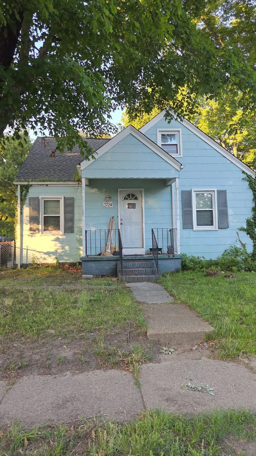 Small blue cottage front before exterior work in Hampton, VA